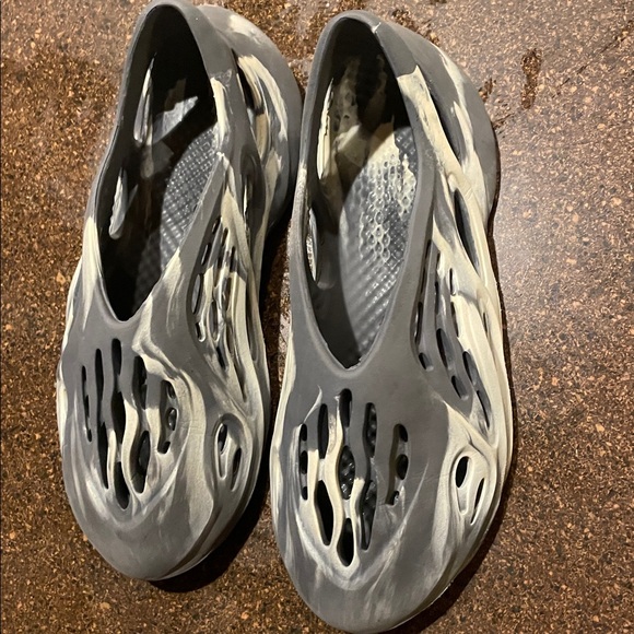 Gray and White Slip-On Shoes Yeezy foam runners 44/10.5-11 - Picture 5 of 7